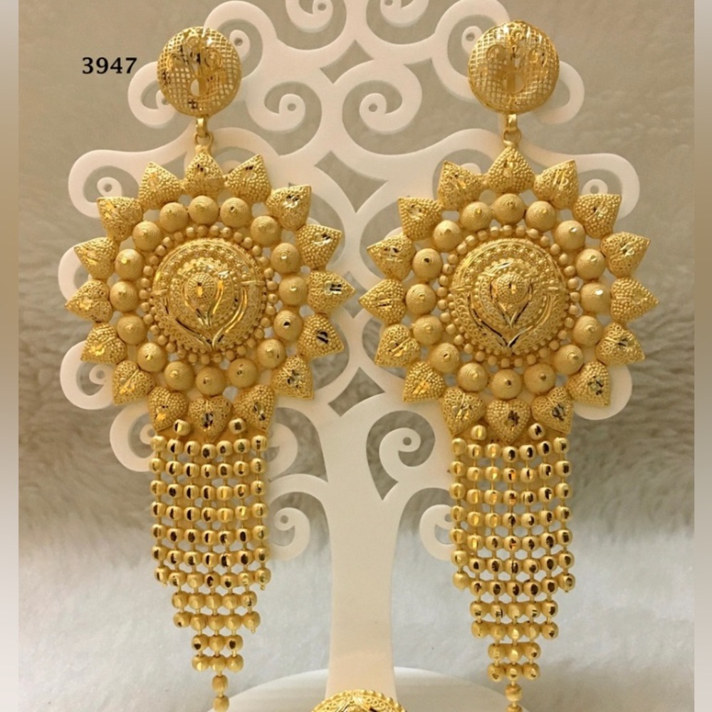 2 gram gold plated earrings.